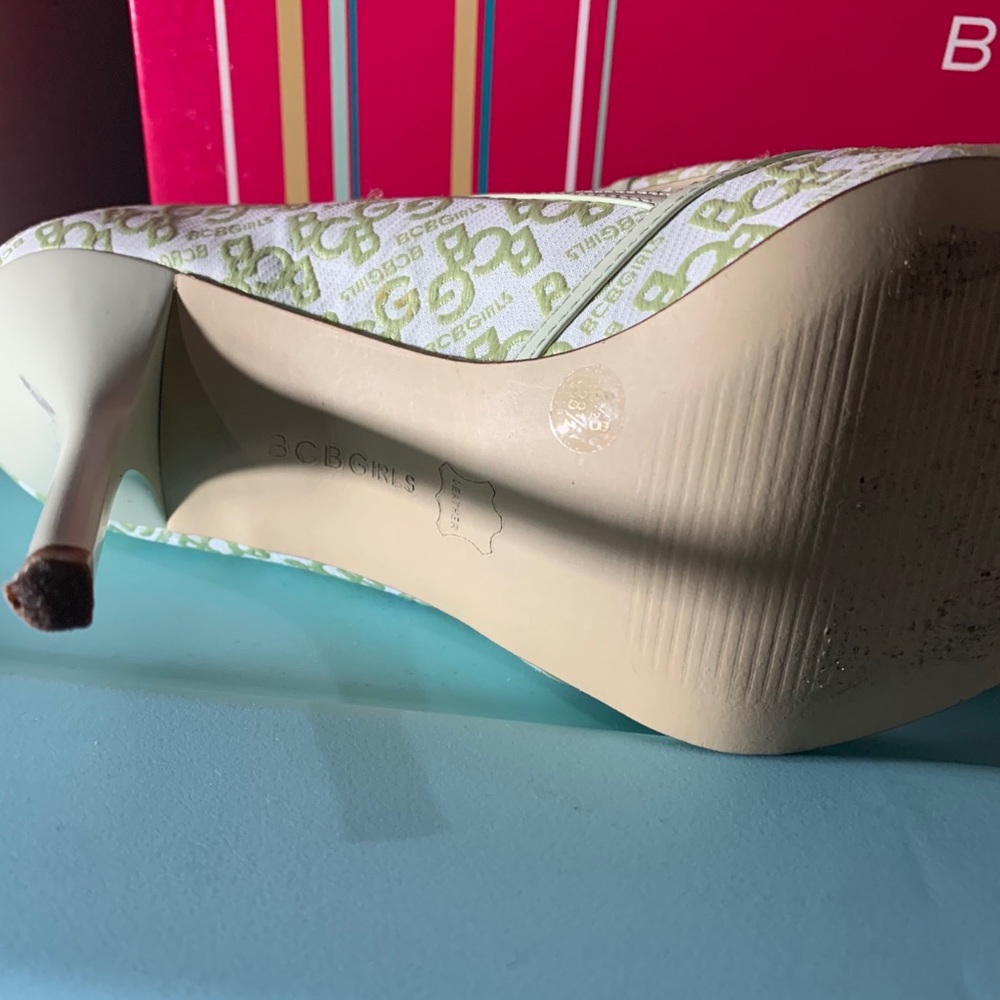VINTAGE MINT LOGO MONOGRAM BCBG STILETTOS - Picture 12 of 14